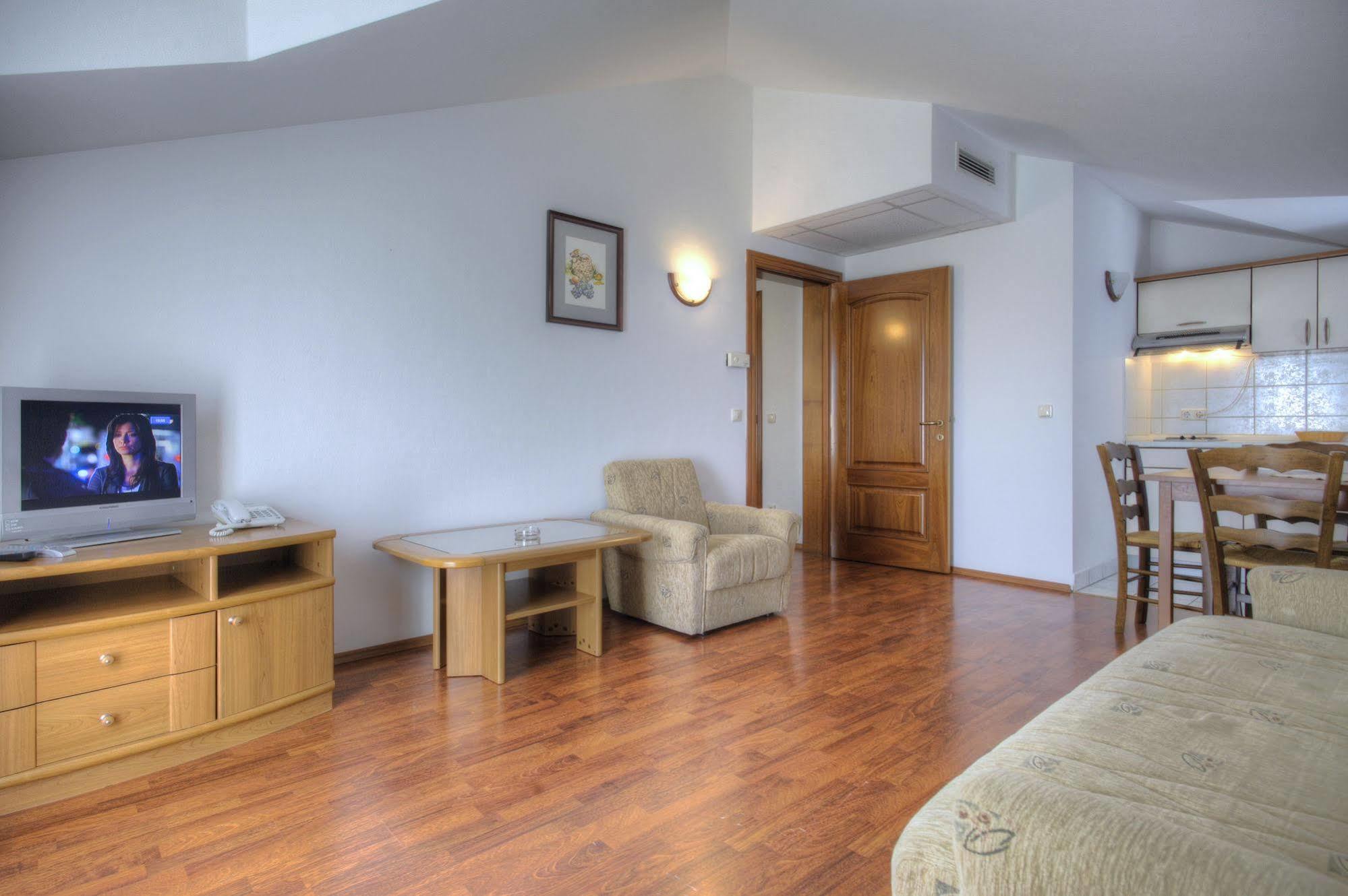 Aparthotel Zaton Затон Екстериор снимка