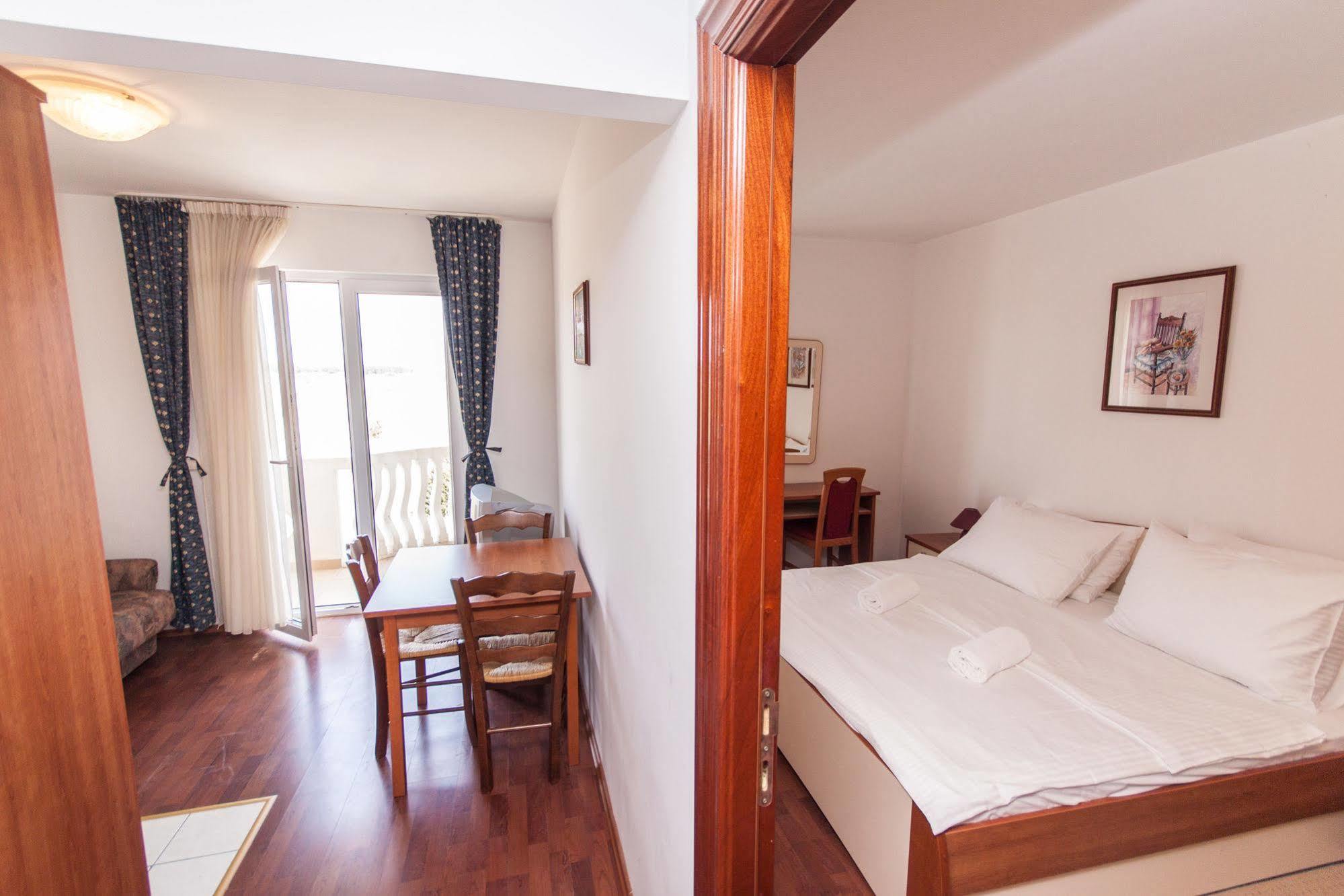 Aparthotel Zaton Затон Екстериор снимка